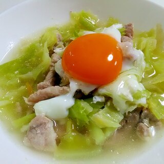 ボリューム満点☆豚肉と半熟卵の中華スープ